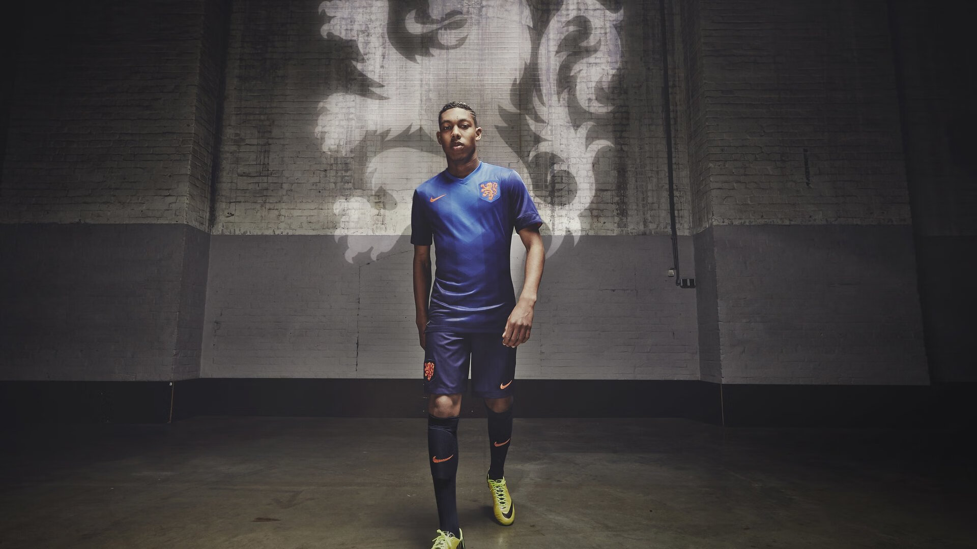 比利亚雷亚尔强化边路控制力压对手，比利亚雷亚尔队员