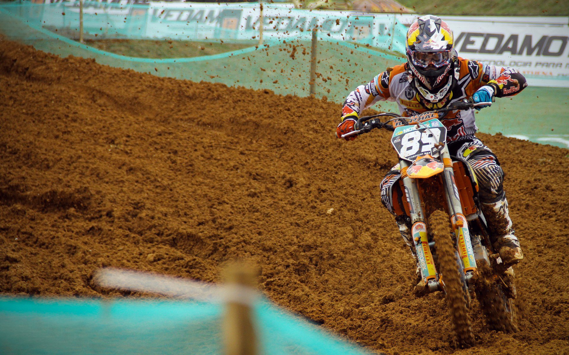 赛场设施全面升级，主赛场新音响与智能统计系统投入使用，赛场上的音乐